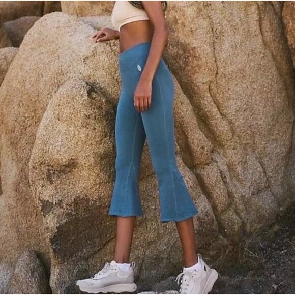 Free People FP Movement Go To Cropped Flares NEW - Picture 2 of 6